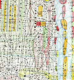 Die Zeichnung von Julius Hartauer mit dem Namen:
"Plan einer Landschaft"
wurde gezeichnet im Februar, 2017, mit Bleistift und Buntstift auf Papier. Die Zeichnung ist einen Meter hoch und 70 cm breit.
Man sieht feine Linien und Punkte, die Straßen und Bahnlinien einer imaginären Karte darstellen.