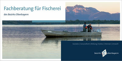 Titelbild: Fischerboot mit zweei Mnnern auf einem See mit Wald und Bergen im Sonnenuntergang